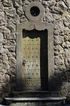 Puerta exterior en Quinta da Regaleira