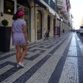 Lucía paseando por Lisboa