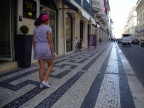 Lucía paseando por Lisboa