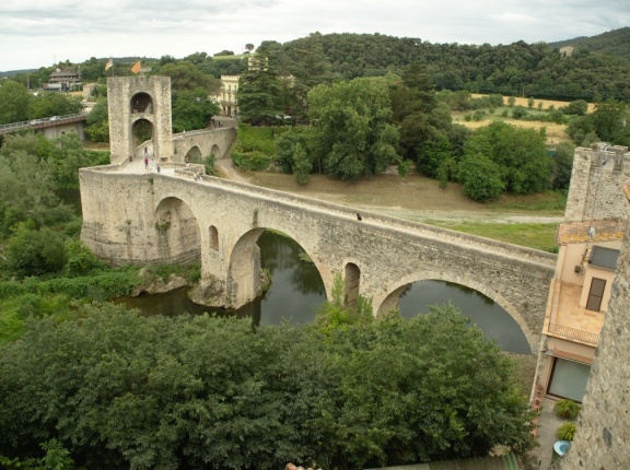 Puente medieval en Besalú