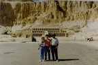 Nosotros con el guian en Templo de Hatshepsut