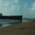 Barco varado en la playa Tartús