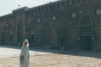 Pili vestida para la ocasión en la mezquita de Alepo